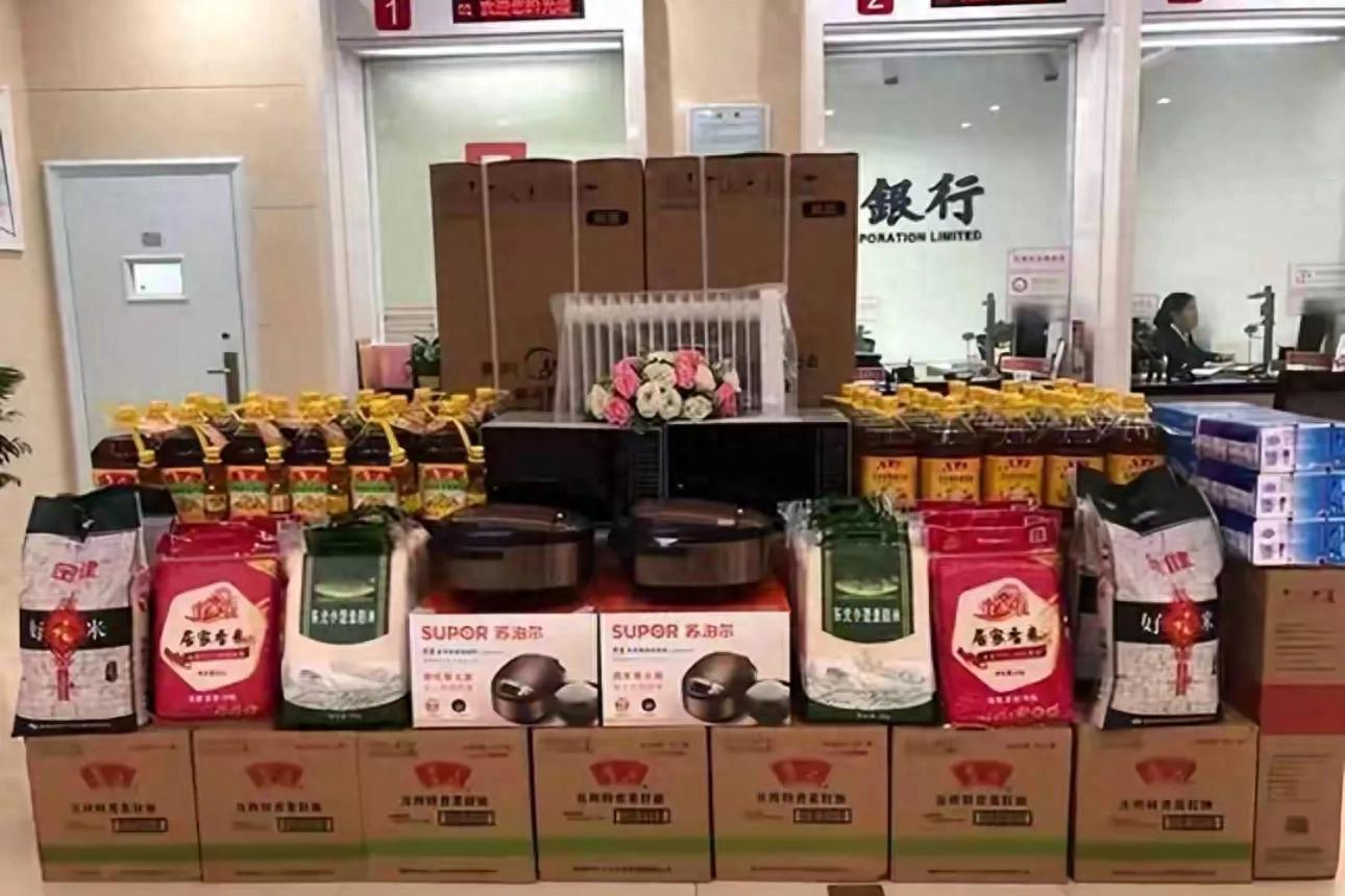 银行赠品背后的真相：小心白捡便宜反亏钱，利息少了、钱取不出来