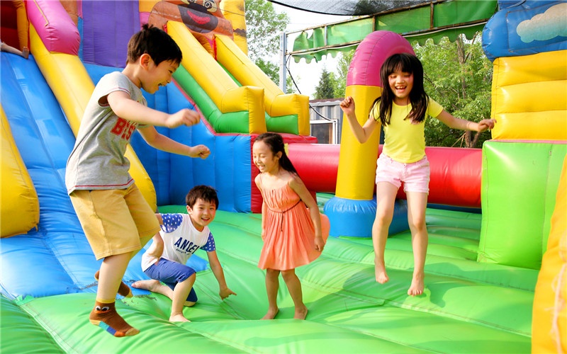 投资育婴店需要多少钱_熟食柜_充气城堡