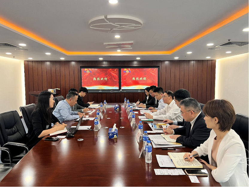 8月4日杨华辉董事长澳门之行：与澳交所会谈并走访银行，探讨全面