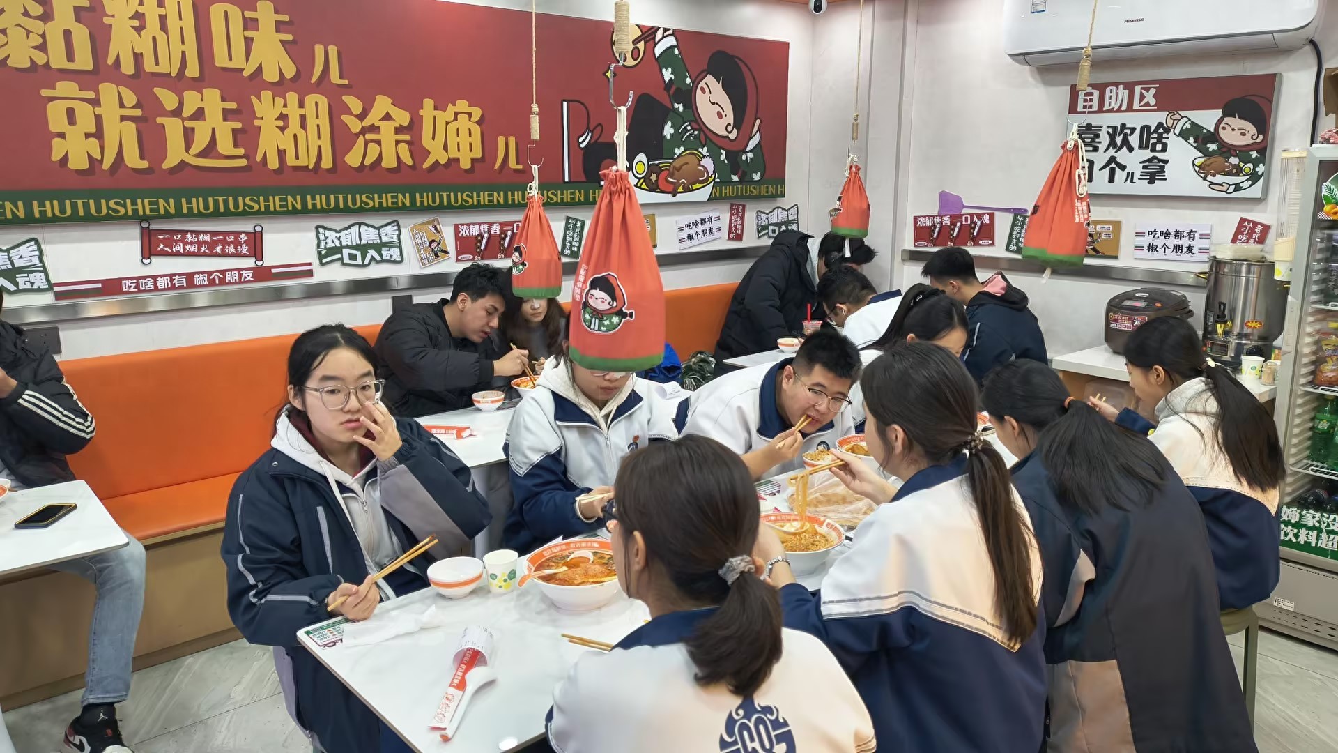 开家麻辣烫店要多少钱？糊涂婶加盟费详解